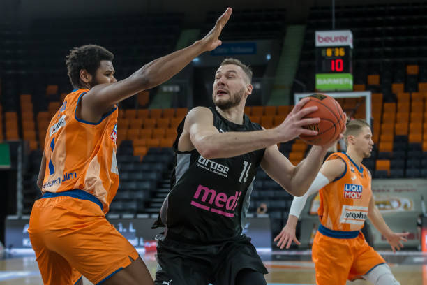 扩大领先 扩大领先