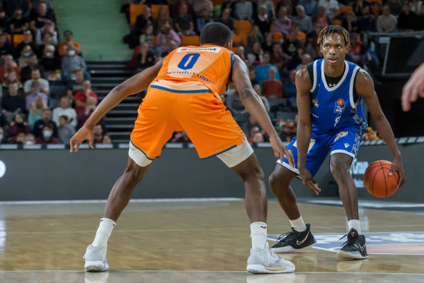 中国足球仍 中国足球仍