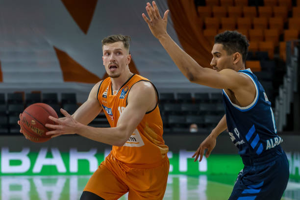 许多球迷在 许多球迷在